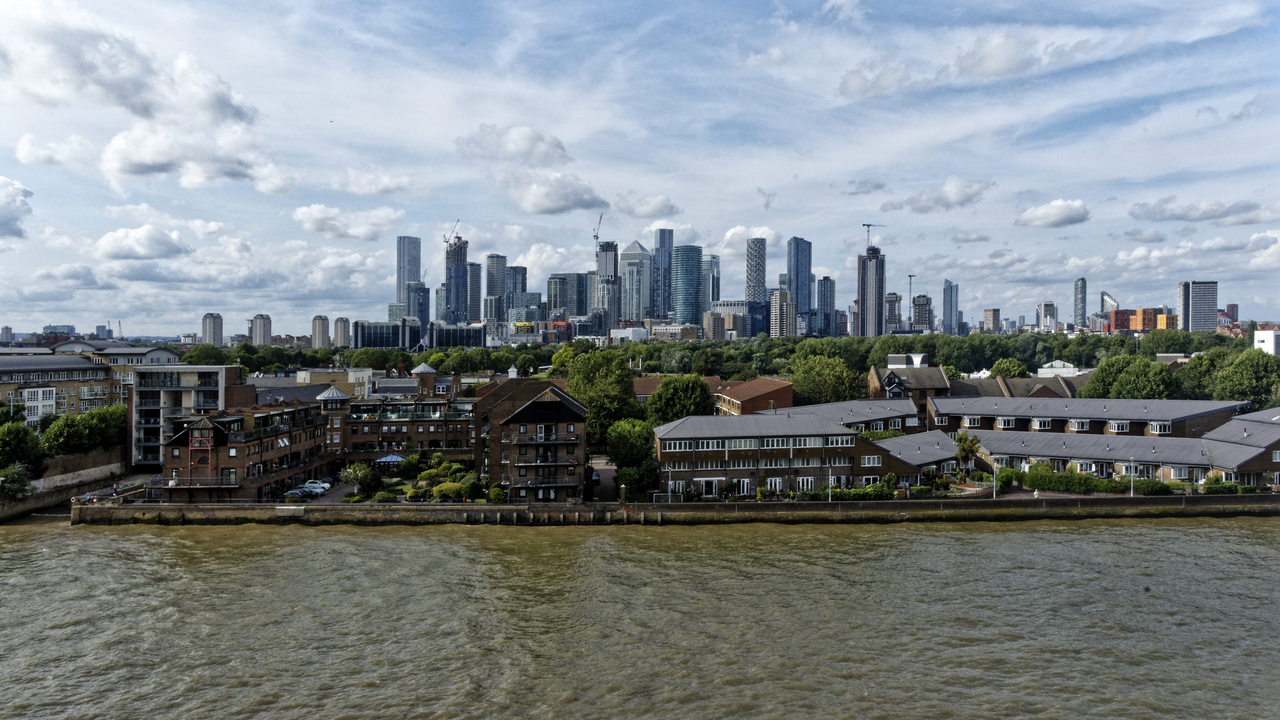20230723 990000 Departing London•River Thames•01